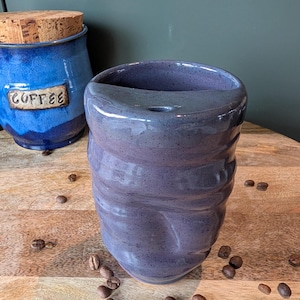 Ceramic Travel Mug – 16oz Pottery Cup with Swirl Grip & Splash Protector