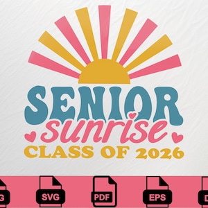 Puede incluir: Un dise&ntilde;o gr&aacute;fico con las palabras "SENIOR sunrise" en verde azulado y rosa, y "CLASS OF 2026" en amarillo. El dise&ntilde;o incluye un sol en rosa y amarillo. Debajo hay iconos de tipo de archivo: PNG, SVG, PDF, EPS y DXF.