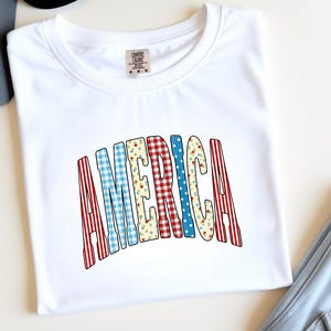 America PNG Lettere patchwork patriottiche – Design per sublimazione del 4 luglio – Download digitale in stile vintage rosso bianco blu – 250° anniversario