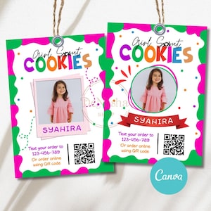 Puede incluir: Dos tarjetas de pedido de galletas Girl Scout con una foto de una niña con un vestido rosa. Las tarjetas tienen un diseño rosa, verde y blanco con el texto "Girl Scout Cookies" y el nombre de la niña, Syahira. Se incluyen códigos QR.