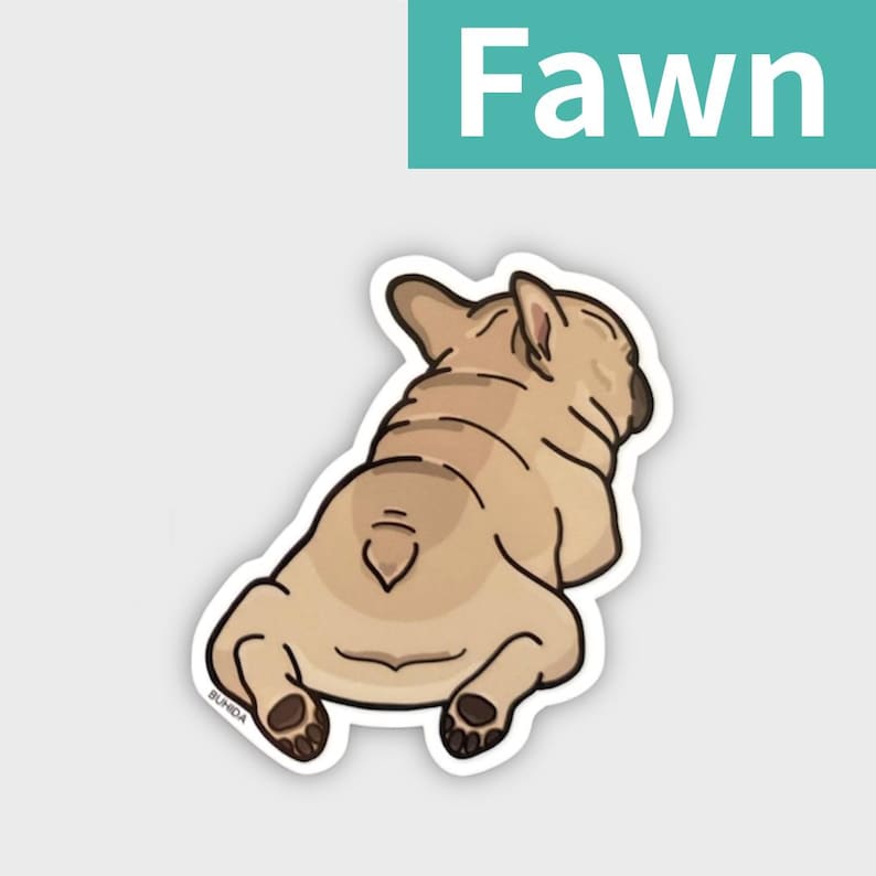 K&ouml;nnte beinhalten: Ein Aufkleber mit einer Cartoon-Illustration eines fahlfarbenen Franz&ouml;sischen Bulldoggen von hinten. Der Hund befindet sich in Ruheposition, mit sichtbaren Pfoten und Schwanz. Das Wort "Fawn" steht in wei&szlig;en Buchstaben auf t&uuml;rkisfarbenem Hintergrund.