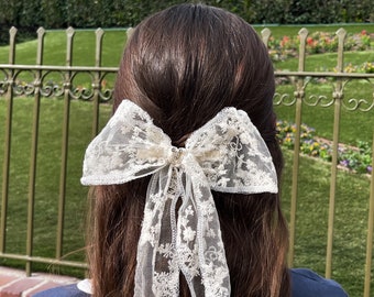 The Mickey Mouse Coquette Hair Bow - Ivory Lace