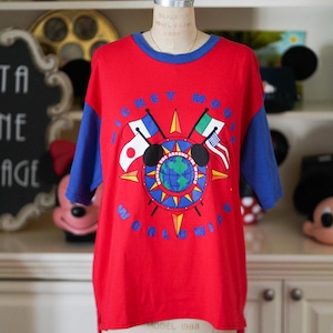 Authentic Disney Vintage 1990&#39;s &quot;Mickey Mouse Worldwide&quot; Oversized T-Shirt (L-XL)