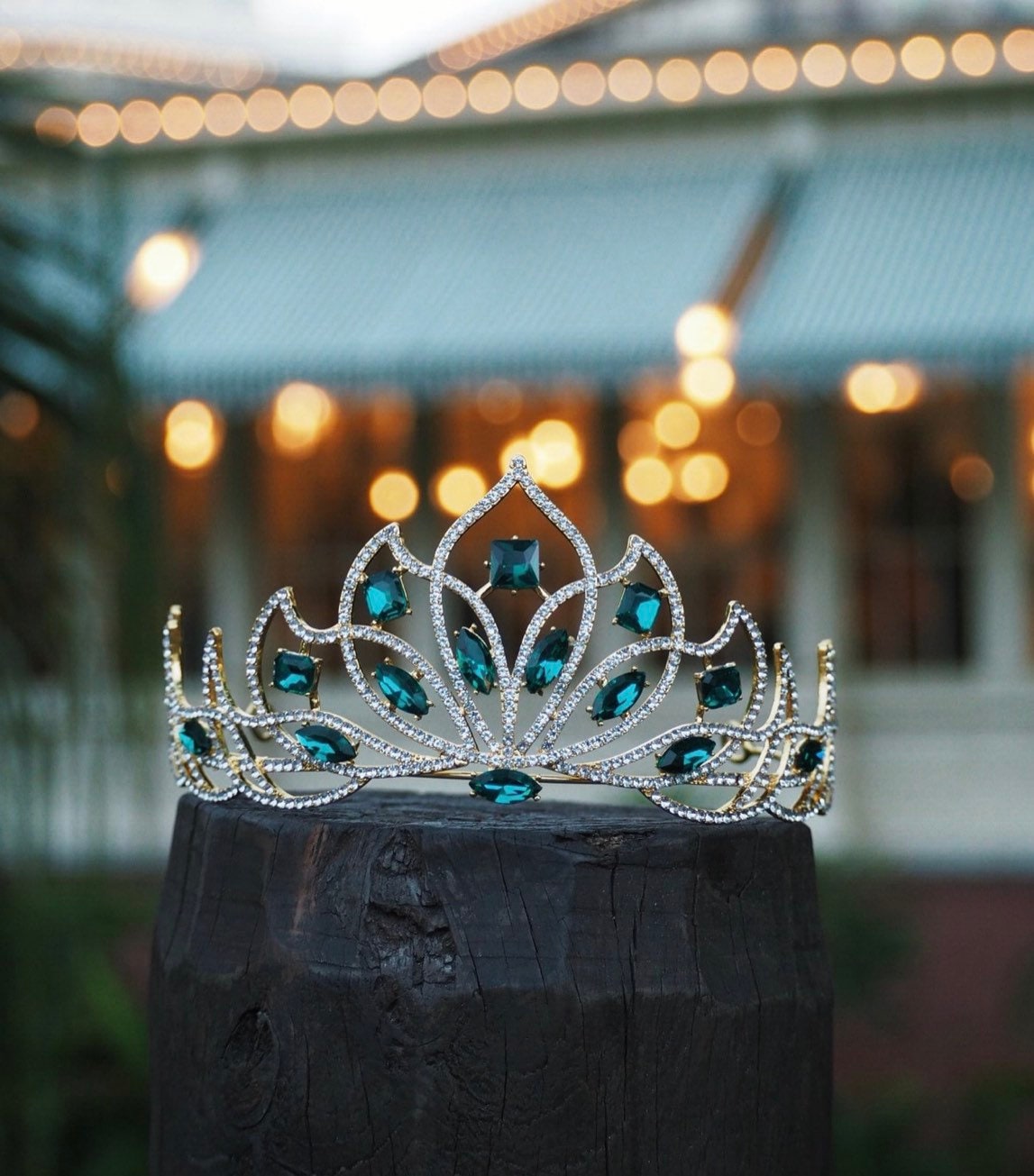 み*ー様 【ディズニーワールド】ティアナ ドレス＋ティアラ＋ワンド＋サンダル セ Amazon.co.jp: Disney Princess - Princess Tiana Tiara (Child
