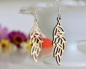 Boucles d'oreilles en bois découpées au laser, boucles d'oreilles en bois naturel, boucles d'oreilles en filigrane, boucles d'oreilles légères, boucles d'oreilles feuille, boucles d'oreilles naturelles, feuille de bois