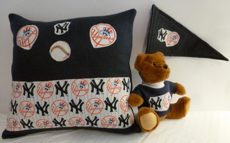 cover New York Yankees inspired baseball team pillow bear Ships today hair bow YANKEES PILLOW /& BEAR pennant baseball fan gifts