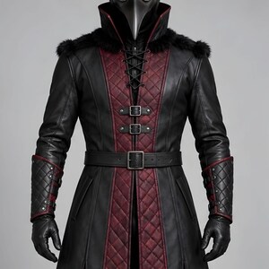 Front and back views of a handmade black and burgundy leather plague doctor costume featuring a long gothic coat, quilted red panels, lace-up chest, buckle closures, waist belt, fur-trimmed shoulders, high collar, split coat tails, matching leather bracers, black gloves, pants, tall boots, wide-brim hat, and classic beak mask with round red lenses. Ideal for Halloween cosplay, gothic steampunk events, Renaissance fairs, LARP, costume parties, stage performances, and dark fantasy looks.