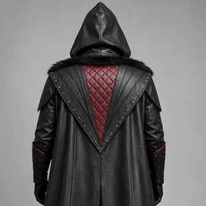 Men’s black and burgundy plague doctor leather costume featuring a long gothic hooded coat, quilted red leather chest panel, fur-trimmed shoulders, lace-up front closure, waist belt, matching leather bracers, gloves, and medieval-style detailing. Front and back views show the full-length dark fantasy coat with red accents, hood, shoulder armor, and flowing silhouette, ideal for Halloween, LARP, gothic cosplay, Renaissance fairs, and medieval fantasy events.
