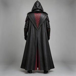 Men’s black and burgundy plague doctor leather costume featuring a long gothic hooded coat, quilted red leather chest panel, fur-trimmed shoulders, lace-up front closure, waist belt, matching leather bracers, gloves, and medieval-style detailing. Front and back views show the full-length dark fantasy coat with red accents, hood, shoulder armor, and flowing silhouette, ideal for Halloween, LARP, gothic cosplay, Renaissance fairs, and medieval fantasy events.