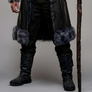 Black leather Viking armor costume with a long fur-trimmed medieval coat, sleeveless inner armor vest, layered leather panels, wide waist belt, fur-trimmed shoulders, long sleeves, adjustable straps, and matching leather leg armor. Rugged Norse-inspired outfit for men, ideal for Halloween, Viking cosplay, LARP, Renaissance fairs, medieval festivals, fantasy conventions, winter events, themed parties, and photoshoots. Handmade with custom sizing and customization options.