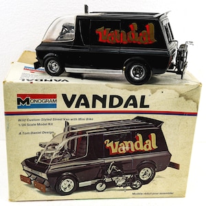 Monogramm VANDAL Modell #6657 • Custom Street Van & Mini Fahrrad mit Box • Zusammengebautes Modell • Seltenes Fundstück