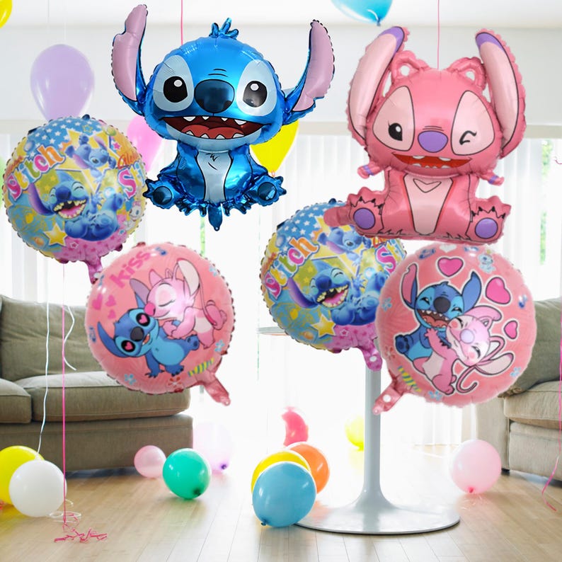 Puede incluir: Una colecci&oacute;n de globos de aluminio de colores con los personajes Stitch y Angel de Lilo & Stitch. Los globos incluyen globos azules y rosas con forma de personaje, y globos redondos con gr&aacute;ficos de personajes y la palabra "Kiss".