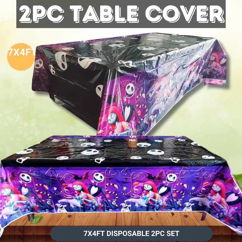 Pu&ograve; includere: Set di due copritavolo a tema Halloween. Le coperture sono nere e viola con immagini di Jack Skellington, Sally e altri personaggi. Il set misura 213 x 122 cm.