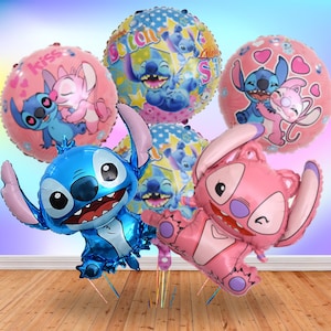 Puede incluir: Un conjunto de globos de aluminio con los personajes Stitch y Angel de la pel&iacute;cula animada Lilo & Stitch. Los globos son de varias formas y colores, incluyendo azul y rosa, con ilustraciones de los personajes y la palabra "Kiss".
