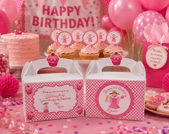 Könnte beinhalten: Zwei weiße Pappschachteln mit rosa Vichy-Karomuster, verziert mit Cupcake-Illustrationen und Texten wie Thank you for coming to my Pinkalicious Party und Happy 3rd Birthday Lauren, inklusive einer Feen-Grafik und rosa Cupcake-Aufsteckern.