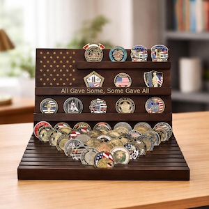 Exhibidor rústico para monedas de desafío con la bandera estadounidense, bandera de madera, bandera para monedas de desafío militares, estante para monedas militares, bandera para monedas de desafío