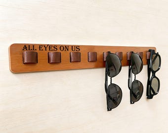Ręcznie robiony, drewniany, ścienny stojak na okulary przeciwsłoneczne – organizer na okulary, minimalistyczny wystrój domu, prezent dla niego i dla niej