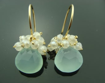 Aquablauwe chalcedoon witte parel chalcedoon clusteroorbellen · 14K gold filled of sterlingzilver