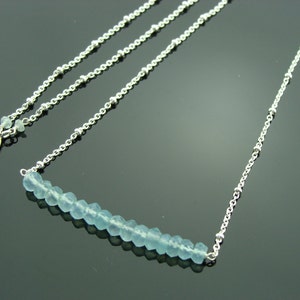 Aquablauwe chalcedoon staafketting · 925 sterlingzilveren horizontale edelsteenketting · Sierlijke gelaagde sieraden · Cadeau voor haar