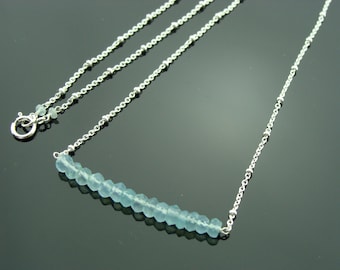 Collana con barretta di calcedonio blu acquamarina · Collana orizzontale in argento sterling 925 con pietra preziosa · Gioiello delicato da indossare a strati · Regalo per lei