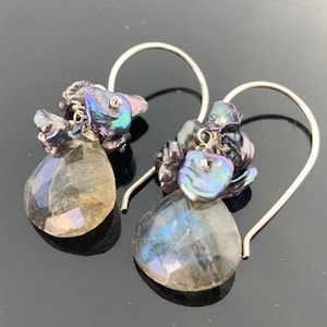 Labradorit & Pfau Keshi Perlen Cluster Ohrringe · 925 Sterling Silber · Handgemachter Schmuck · Elegantes Geschenk für Sie