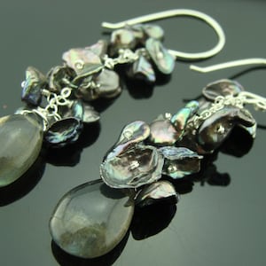 Labradorit & Pfau Keshi Perlen Ohrringe · 925 Sterlingsilber · Lange Cluster baumelt · Edelstein-Geschenk für Sie