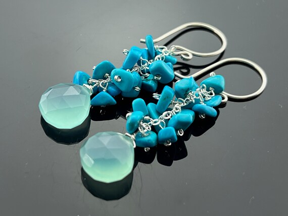 Chalcedony イヤリング アクアライトブルー スムースシンプルダングルデイリーティアドロップ K10 地中海の美しい滴 一粒シーブルーカルセドニー(トリリアントカット