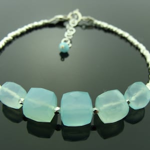 Bracelet calcédoine bleu aqua · Argent sterling 925 Hill Tribe · Bijoux cubes de pierres précieuses · Bracelet délicat