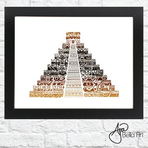 Könnte beinhalten: Eine Schwarzweißillustration einer Maya-Pyramide mit den Worten "Chichen Itza" und "El Castillo" am unteren Rand. Die Pyramide besteht aus verschiedenen Mustern und Symbolen, darunter das Wort "Mexiko".