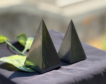 Polished Tall Shungite Pyramid – Authentic Karelia Stone, Energy Protection & Meditation Tool