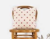 Funda de almohada decorativa de cruz de 16x16 o 12x18 / 18x18 20x20 Cruces suizas rojas modernas y funda de cojín geométrica impresa a mano Ecru Beige