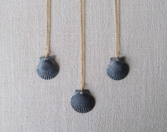 Grey Black Florida Scallop Shell Necklace - 18k Gold Filled