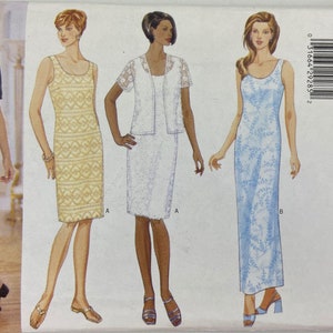 Puede incluir: Un patrón de costura para tres vestidos diferentes. El primer vestido es negro con una superposición de encaje, el segundo vestido es amarillo con un patrón geométrico y el tercer vestido es azul claro con un patrón floral. El patrón es para las tallas 14-16-18 y es de la marca Butterick.