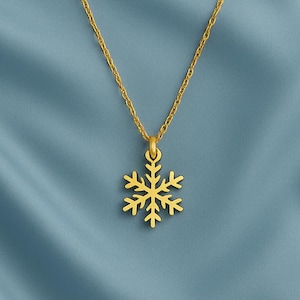 Snowflake Necklace • 925K Sterling Silver • Pendant for Winter • Christmas Jewelry • Gift for Girlfriend • Jewelry for Her • Minimalist Gift