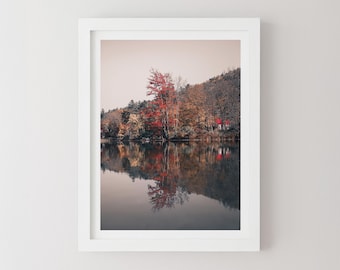 Impresión minimalista de un lago otoñal, follaje otoñal de Nueva Inglaterra, fotografía de paisajes de Vermont, arte mural