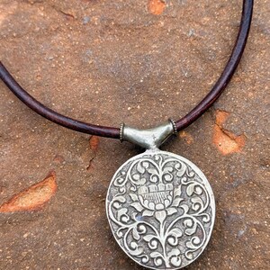 The Sovereign Scar Amulet. Command Stone of Revealed Power. Bound in the Rite of Hidden Fracture image 3