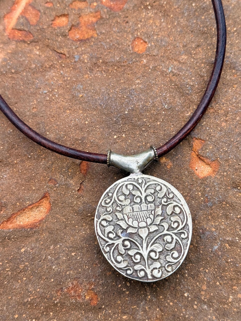 The Sovereign Scar Amulet. Command Stone of Revealed Power. Bound in the Rite of Hidden Fracture image 3