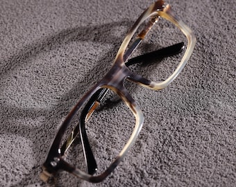 Handmade Buffalo Horn Eyeglass Frames: Natural, Lightweight, Comfortable Glasses