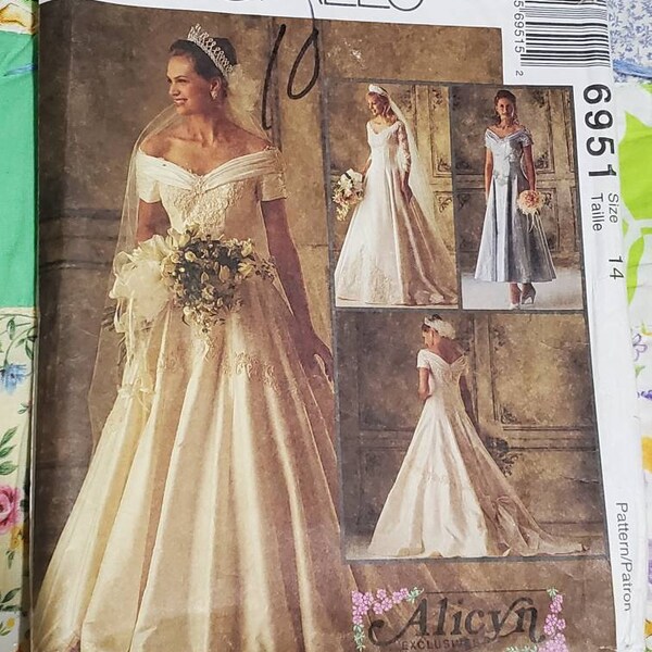 UNCUT: McCall's 6951 Pattern Misses' Bridal Gown Pattern y Bridesmaid Wedding Dress Pattern. Talla 14 por Alicyn Exclusives 1994 Petite-Able