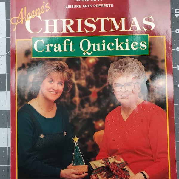 As Seen On TV Leisure Arts Presents Aleene's Christmas Craft Quickies book, designs by Heidi Borchers, 90s seasonal holiday craft book, 1996