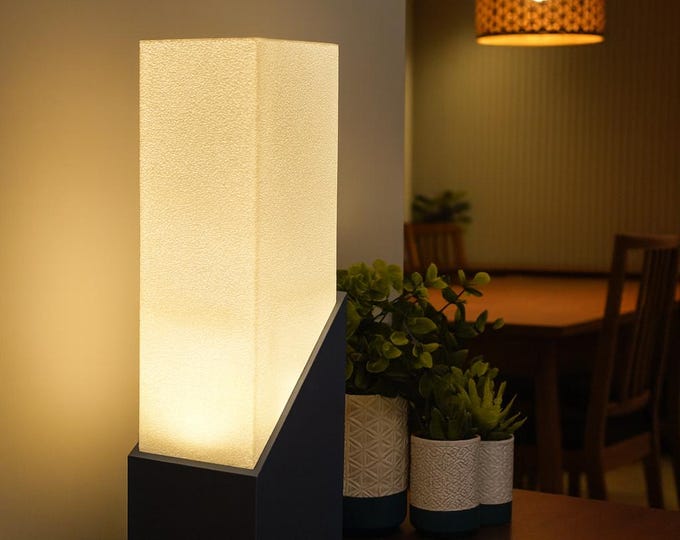 3D printed LED lamp | USB bedside lamp made of PLA & PETG | Modern table lamp | Sustainable home lighting | Gift idea