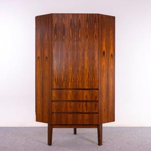 Danish Modern Rosewood Corner Cabinet - (326-211) image 1