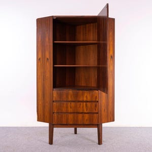 Danish Modern Rosewood Corner Cabinet - (326-211) image 2