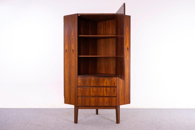 Danish Modern Rosewood Corner Cabinet - (326-211) image 2