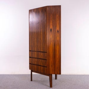 Danish Modern Rosewood Corner Cabinet - (326-211) image 8