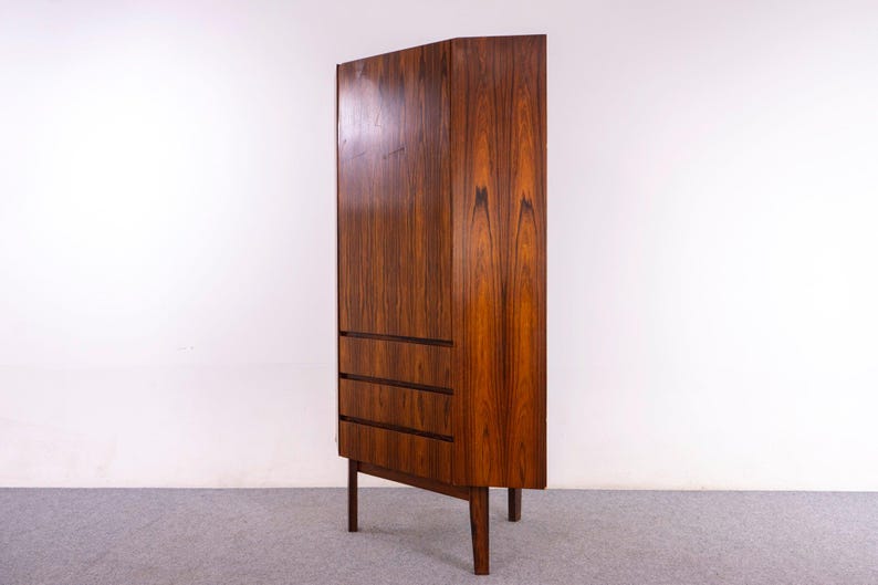 Danish Modern Rosewood Corner Cabinet - (326-211) image 8