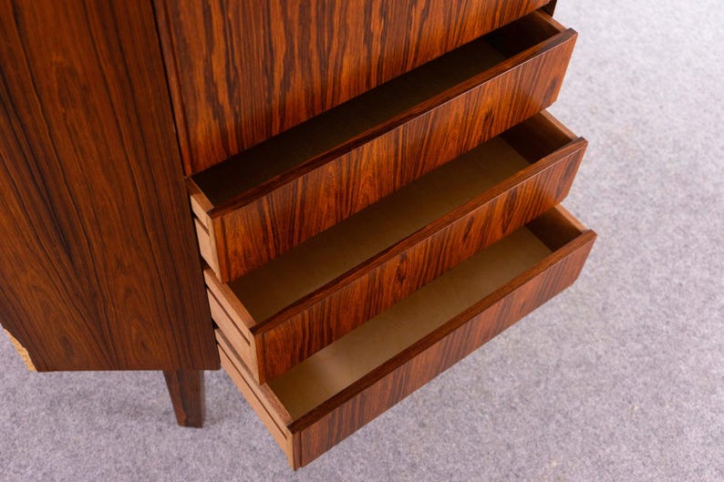Danish Modern Rosewood Corner Cabinet - (326-211) image 5