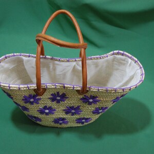 Small floral wicker basket – Handmade bag with leather handles, boho style