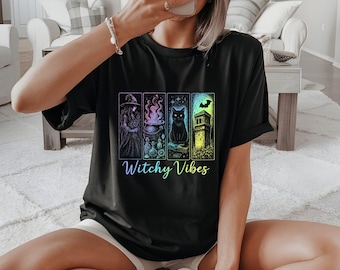Camisa vintage iridiscente de Halloween con colores cómodos / Camiseta de bruja y gato negro / Camiseta de Halloween / Sudadera Stay Spooky / Regalo de temporada espeluznante
