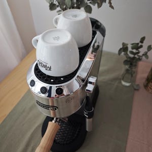 Honeycomb design cup rest for Delonghi Dedica | Aesthetic accessory for EC685 / EC885 | 3D printing from Munich
